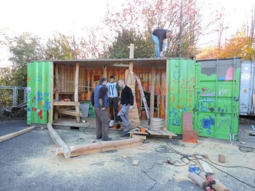 Herrenberger Box: Bei schönstem Wetter, Bautag am mobilem Spielplatz
